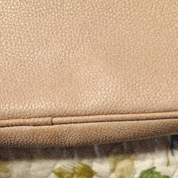 Michael Kors Pink Crossbody Bag with Gold Chain - Picture 4 of 12